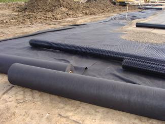 Overlapping rolls over geosynthetics