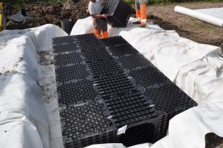 SNW installation with attenuation tank